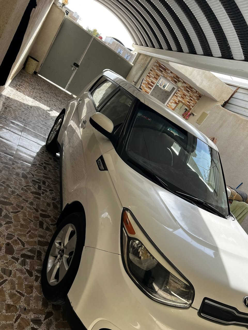 صول ١٧ امريكي
مكينه ١٦٠٠ ماشيه ٤٤ 
سياره جاهزه  وبسمي 
ضرر جاملغ خلفي قليل وباب قط صبغ 
الباقي كله كفالهً 
تبريد ثلج صدر حداديه تخم تايرات
السيارهً نص فول 
السعر ١١٢ 
ام غربه ***********
