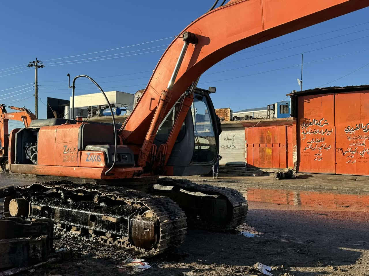 حفاره هيتاشي زت 2004 حجم 200 رقم بغداد حداديه 100%100قطره نضوح مابيها مكينه جاهزه للعمل مسسة جطل بلادي كفالة عامة فقط مضخه مفتوحه ونفسها مشدوده بلادية *********** ماجاوب خاص!
