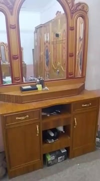 غرفه نوم نضيفه 100ي100 صار خمس اشهر من كملها النجار وصلها موجود  وياها...