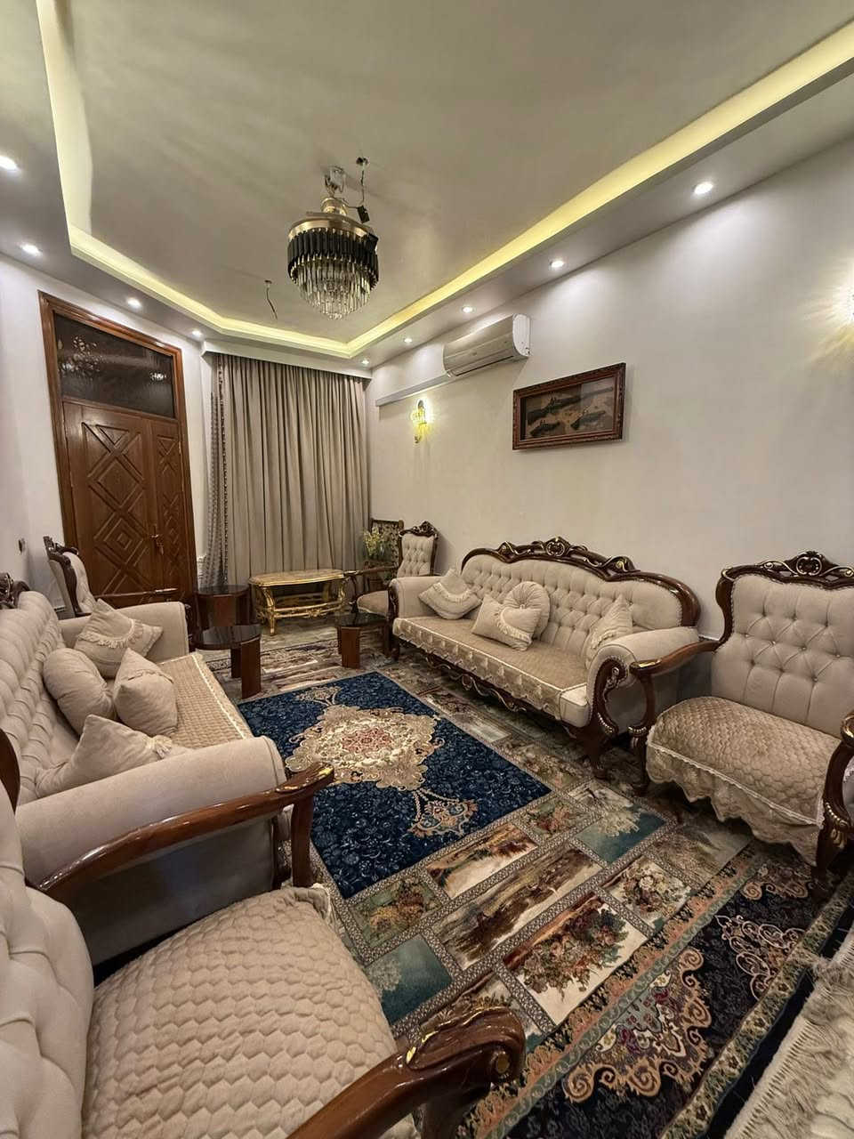 السلام عليكم للبيع دار سكن مساحة 150م في منطقة البنوك خلف شارع الكنيسه موقع مميز واجهه 5 نزال 30 بناء حديث درجى اولى يحتوي على كراج سياره + 3 غرف نوم كبيره + باقي الخدمات للاستفسار مراجعة مكتب الجوهرة للوساطة العقارية الكاىن في شارع الكنيسة او الاتصال على الرقم ***********
