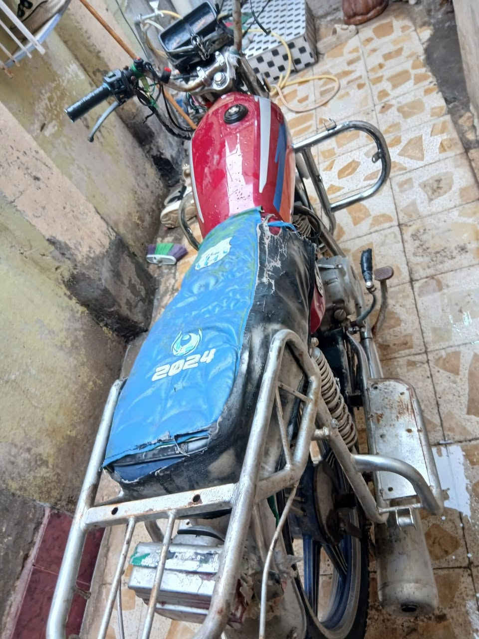 سلام عليكم دراجه بارت موديل 19اوراق اصولي كامله سعره 375 مكاني ناصريه مركز (***********)
