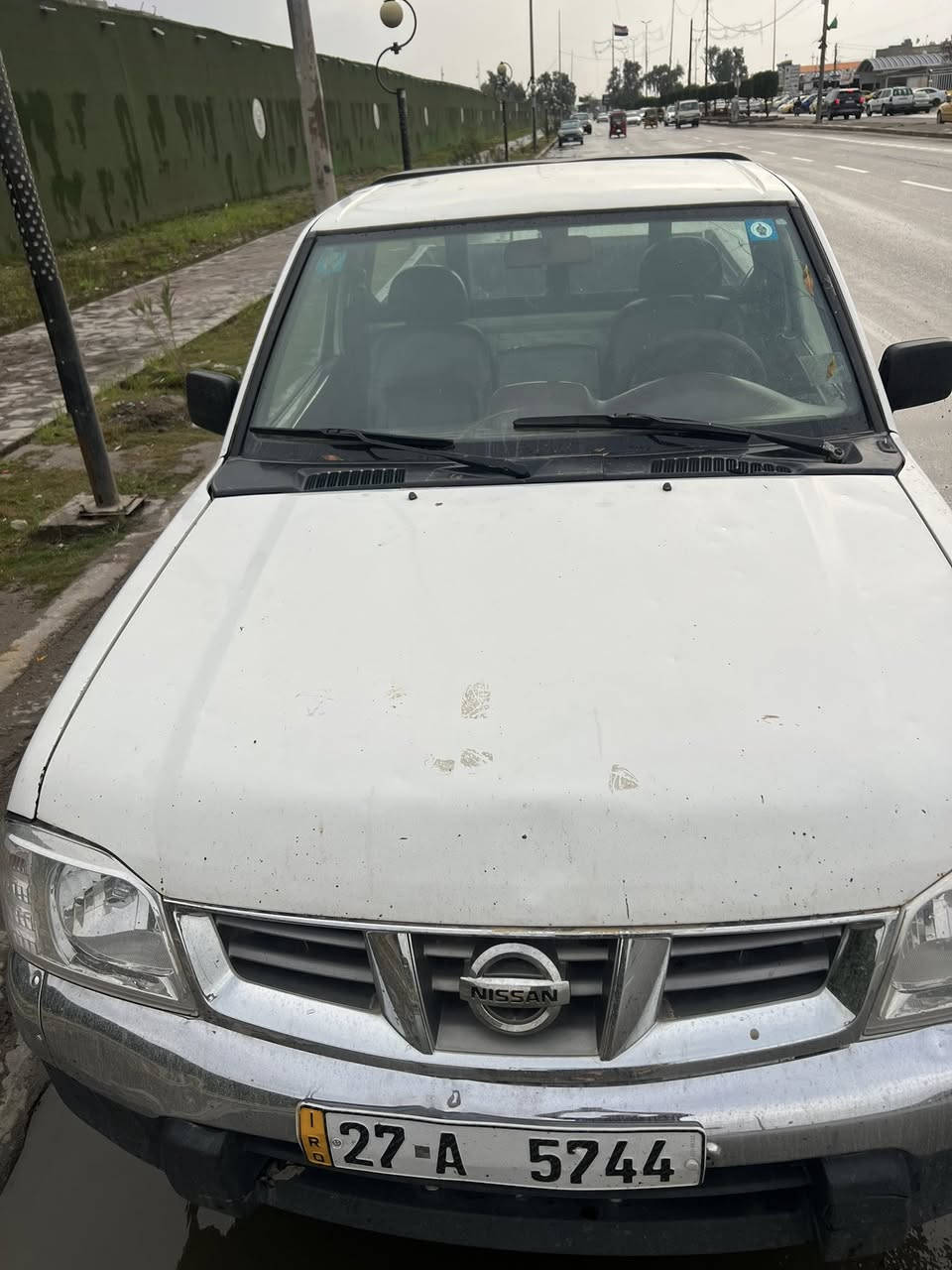 السلام عليكم
نيسان 2005 
بتره 4 جناكيل
بلاديه 
تخم تاير  تخم ويل صدر امامي خلفي  لاستيك قماره كلا مبدل قبل شهر 
السياره بيها مناطق صبغ 
دواخل مابيها 
كير مكينه شاصي جاهزات 
تبريد عاطل 
رقم دولي ذيقار بسمي 
سنويه لل26
عنوانها بغداد 
السعر 62 $ او بلعافيه عل يشتري
***********
