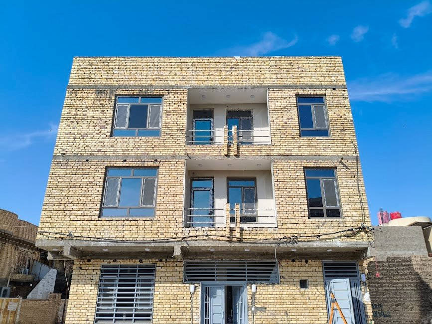 للايجار دار 120 متر مربع ركن بناء جديد في الشموخ يتكون من .
استقبال وغرفتان نوم ومطبخ وصحيات بناء جديد المطبخ مزود بكاونتر 
الاتصال مكتب عقارات الحداد هاتف *********** او *********** ناصرية, ذي قار
