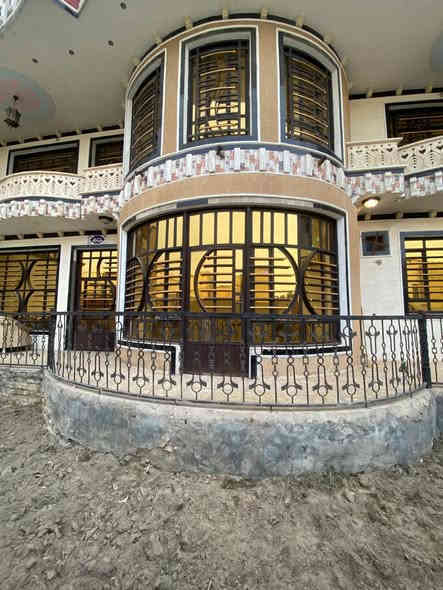 السلام عليكم  
دار للبيع مساحه 340 متر 
استقبال كبير  + حولي + ٤ غرف غرفة جوه و ثلاث غرف فوگ + كراج وحديقه 
العنوان: الشعلة شارع الغربي قرب حسينية جليل الدراجي 

للاستفسار الاتصال على
‭***********
***********
