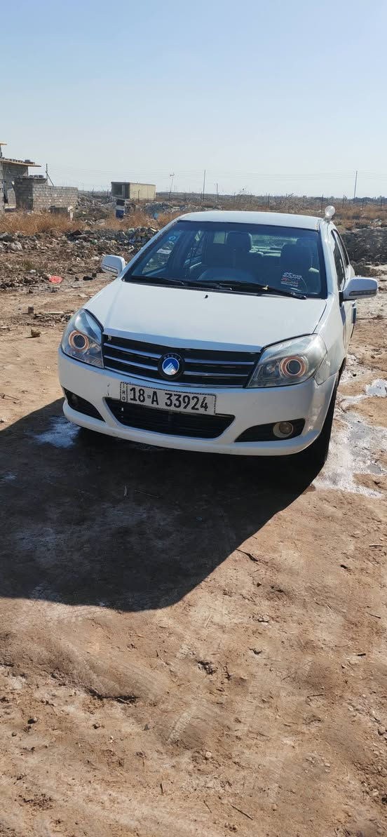 سلام عليكم جيلي أم كي مديل ١٣ 
سياره احله من صور مكان بغداد البياع السعر ٤٠ وبيه مجال رقم الهاتف ***********
