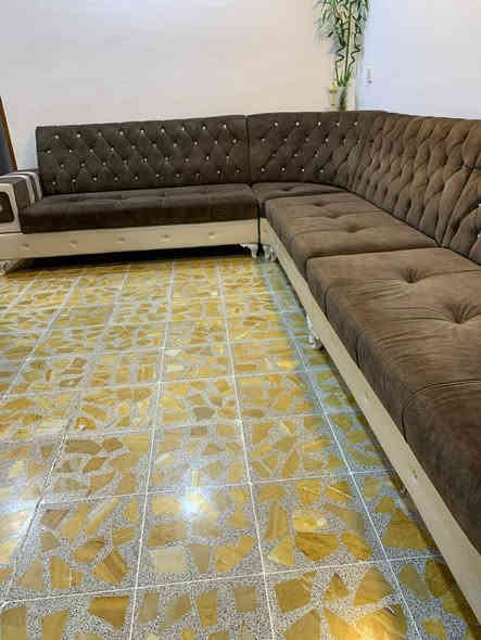 ديوان 7 أمتار مع ميز وسطي جديد السعر 375 الف للاستفسار الاتصال على رقم ***********.  05717383703 محلات أبو محمد قرب كاس الصبايا
