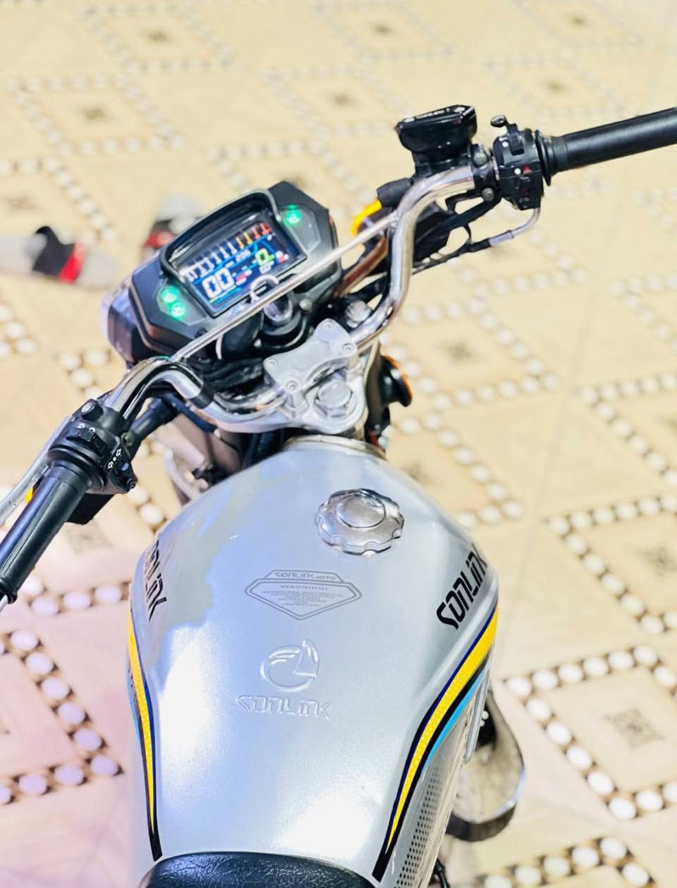 دراجه سيفان محرك 200 للبيع موديل 25 اوراق وصولي كبل ترقم دراجه نضافه فول و بصمتين  ما بيع اي نقص تجي وشوف بعينك السعر مليون و 150 وبيه مجال قليل 
العنوان الناصريه مركز     ***********#
