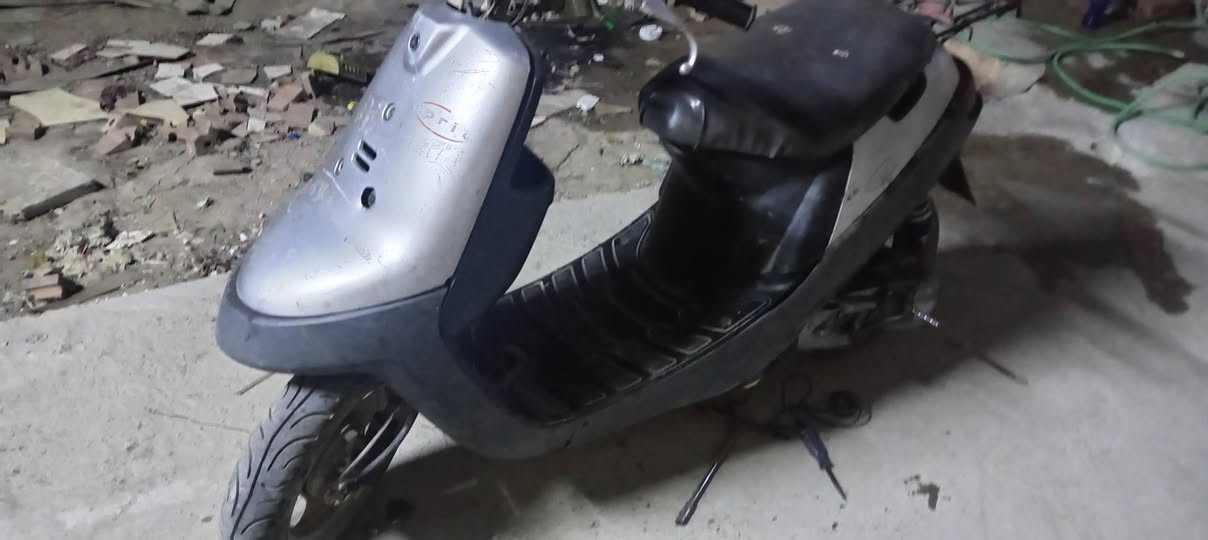 سلام عليكم بطة للبيع دراجة نضيفة خير من الله كفرات بلاد ياباني مكينة ناعمة شلعة معدل كهربائيات كلها شغالة سلف هندر كلشي ماعوزها كفر موجود دراجة مال جناي السعر 180 وبيها مجال ***********
