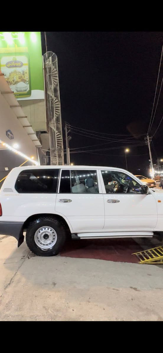 مۆنیکا ٢٠٠٥ ی G... تەحویل ئەسڵی  .... لۆک لەسەر دەقی شەریکە ماوەتەوە..... تەنها ٢٤٠ هەزاری حەقیقی ڕۆشتوە ..... چوار تایەی  لۆک...
بەشەرتی گێڕ و مەکینە و ئەکسل 
تەبرید و گەرمی لەسەر سویچ 
تەنها یەک پەڵەی بچوک بۆیاخی هەیە
ڕەقەم و سەنەوی تا ٢٠٣٠ تازەیە بەناوی خۆمانەوەیە....
ژ.م ***********
نرخی تەنها ٢٠٥ گەڵا و معامەلەیەکی کەم السليمانية, العراق
