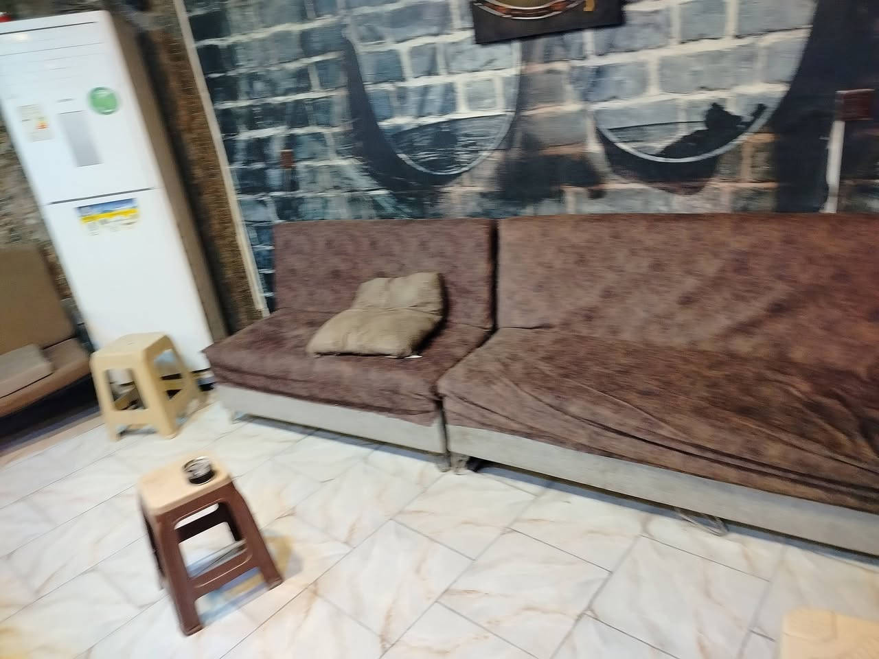 السلام عليكم قنفات للبيع المكان الكوفة بسعر مناسب  ***********
