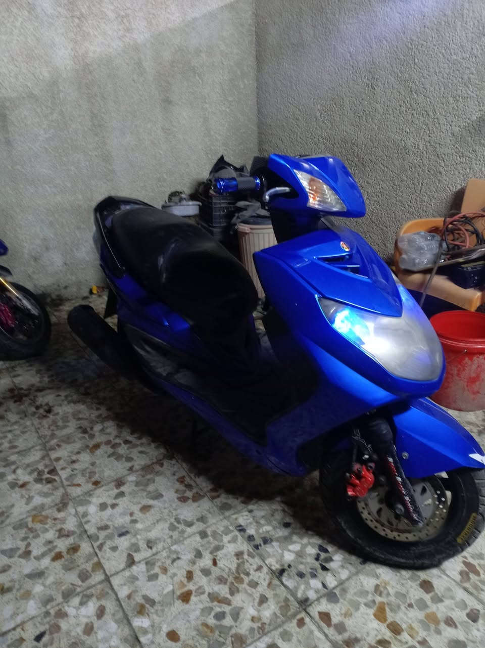 السلام عليكم سكنس فحل كابريتر   تجي اشغلها وتشوفها وتقتنع بس بيها نقص كابريتر تعبانه فقط كهربائيات كلها شغاله مكينه خرسه شلعه معدل السعر 550 وبيها مجال مكاني شارع فلسطين رقمي ***********
