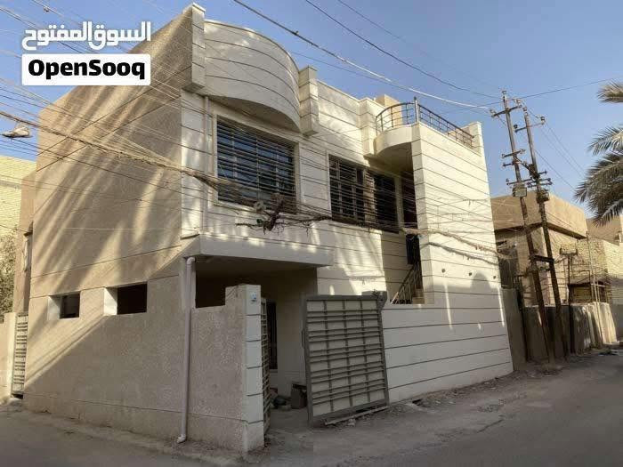 🏠 بيت للبيع | موقع مميز

📍 البلديات – شارع الكهرباء قرب المتنزه
📐 150 م² | ركن
📏 واجهة 10م × نزال 15م
🔹 طابق أرضي: كراج + استقبال كبير + غرفة نوم + مطبخ + حمام
🔹 طابق أول: غرفتين نوم + مشتمل بناء حديث يحتوي على :
🔹 غرفة نوم + استقبال + مطبخ + حمام مع درج خارجي مرمر
✨ أرضيات المشتمل مرمر + عزل كامل
📞 للاستفسار: ***********
