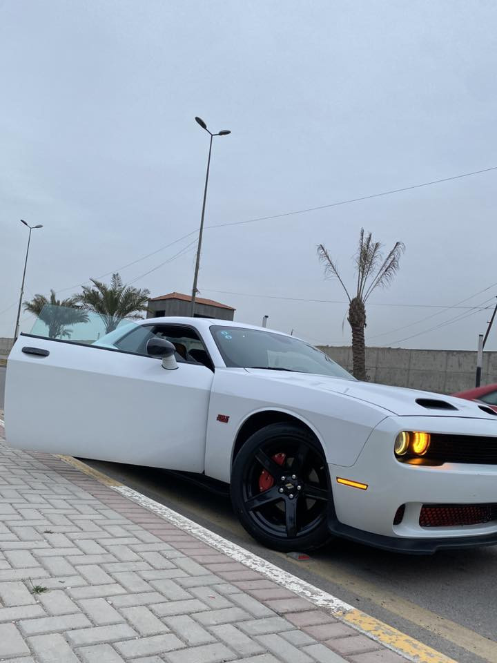 سلام عليكم 
جالنجر 2023 last call 
فئة sxt 
السعر 215 وبيه مجال 
رقم الهاتف *********** موجود واتساب 
السياره اني مستورده على ايديه من امريكا 
اجتي ماشيه 3000 الاف وهسه ماشيه 60000
السياره كلوب واحد مامشتغل بيه وجديده كلش 
مكينه كير صدر امامي خلفي تبريد كله كفاله وتجي وتشوف بعيونك 
حادثه جاملغ وبنيد  مبدلات وصور الحادث موجوده بالمنشور تصليحه على ايديه بدون ايرباك سياره 
الاضافات 
شاشه جبيره اصليه تفصيخ 
اناره led متغير الالوان 
دوسات 
عدسات زرع زنون اصليه يعني اناره نهار 
تخم ويل نجمه + تخم تايرجديد 
السياره استعمال شخصي لاداخله استعراض ولاداخله ساحه
