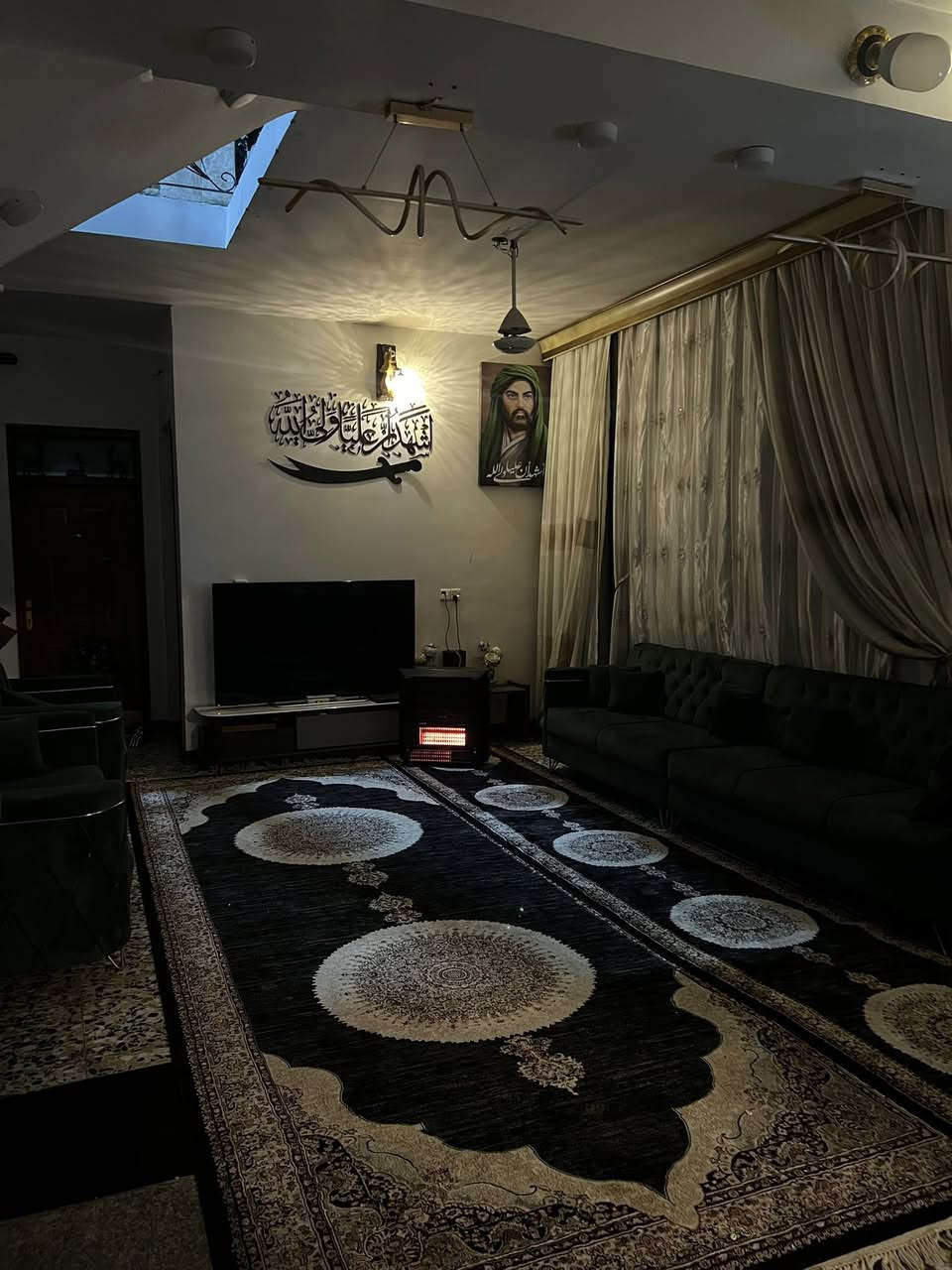 سلام عليكم شباب بيت الايجار العنوان بغداد الحبيبية قرب مركز الحبيبية بظهر الحسينية الغدير /لبيت ٣طوابق وبيتون 
الطابق الاول /ستقبال وصاله ومطبخ  وحمامات ٢ /وطرمه جبيره ع طول الواجهه ٢٠وتواليت خارجي 
الطابق الثاني /٥غرف وصاله وحمامه وبيتونه وسطح 
الطابق الثالث /غرفه وحمام ومطبخ وسطحين

باقي تفاصيل وصور من داخل تصل ودلل 
***********
