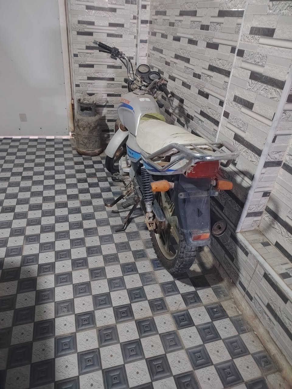 السلام عليكم
دراجه لبيع شغاله كلشي مابيه محرك كفاله مامفتوح ريدله ترتيبات شويه سعره 550الف مكانه الحله شارع 80
***********
