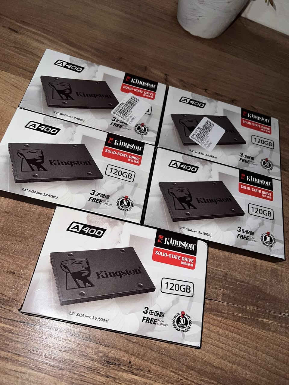 هاردات ماركة كنكستن كل جديد لوك 
شلع قطعة ب ١٥ الف
*********** واتساب ✅
