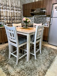 ميز ٤ كراسي • نظيف ٩٧٪ • أبيض