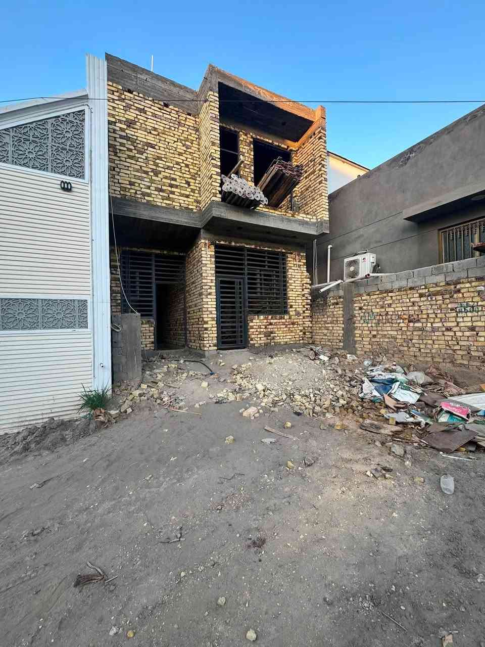 ⁨. 🏠. هيكل قيد الإنشاء  طابو زراعي سند 25 قريبه من الكورنيش 📍 🏠. . 

. ((((🏢🏢🏢🏢 🧿🧿🧿)))) ⭕

الموقع/ قرب جسر بته قرب الشرطة النهرية فرع اسواق كرز يبعد عن الكورنيش 300 م   📍📍

 
المساحـــة الكليه / 100

الواجهة /6 

عرض الشارع /7م 

التفاصيل / طابقين يحتوي ع غرفتين نوم وصالة ومطبخ وهول وصحيات عدد 2

السعر :  ***********  محمد الجنابي المدهش للعقارات
