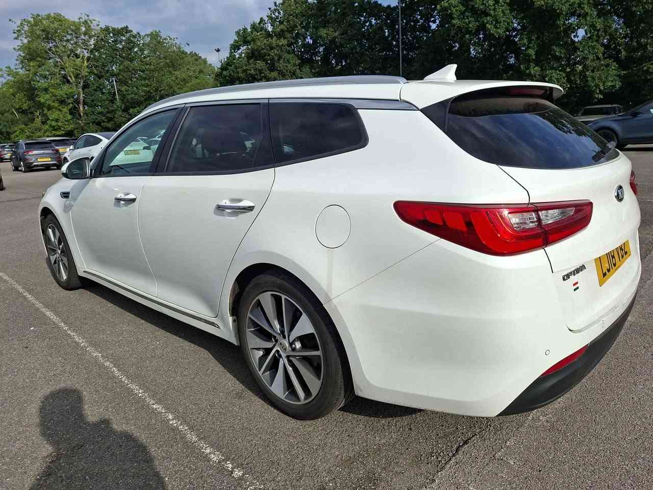 Kia optima ISG 3 1.7 CRDI 2018 6 speed manual 

1.7 Diesel 
122k mileage 
Euro 6 Ulez free
Clutch kit replaced including flywheel 
Ball joints replaced 
Suspension stabilisers replaced 
Tie rods replaced 
All with delphi oem parts
Heated Seats
Heated steering wheel 
18" alloy wheels 
Cruise Control 
Lane assist
Sart n stop
Auto hold
Memory seats 
Android and Apple car play 
Automatic headlights 
Hill assist 
Automatic wipers 
Half leather seats 
Front and Rear parking sensors 
Reverse camera 
Driver assist 

HPI CLEAR NO CATEGORY 

Want to know anything else message me 

£5200
Open to offers Coventry, West Midlands


**إذا كنت صاحب هذا الإعلان وتريد حذفه لأي سبب، رجاءا أرسل رسالة إلى الدعم الفني**