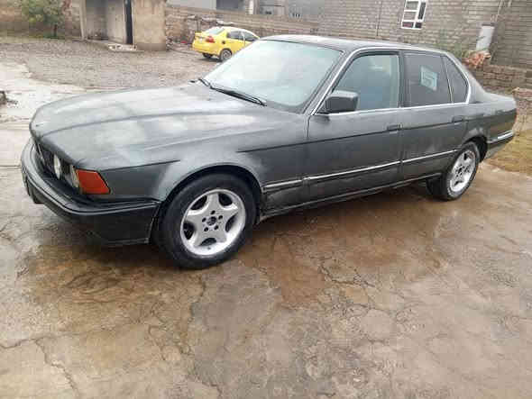 بي ام دبليو حجم 735  فول أوتوماتيك قفل مركزي سنتر لك شاشه مسجل رقم نينوى فحص  شرط التحويل  محرك كير  شرط صدر جديد  كهربائيات شغاله تايرات نظيفه داخل جديد السعر 30 وبيها مجال قليل ومراوس يرهم مكان السيارة الشرقاط// *********** // ***********
