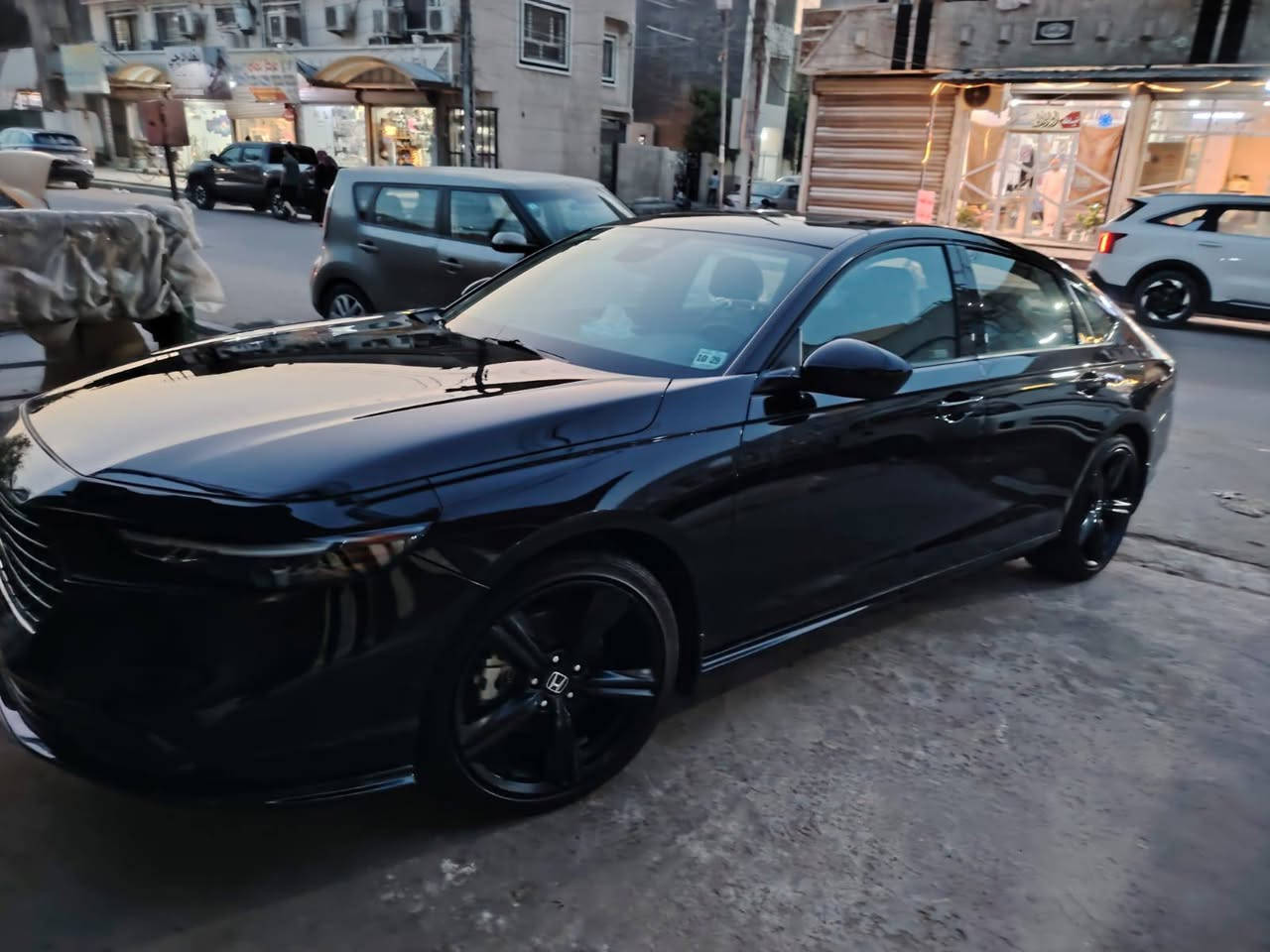 السلام عليكم هوندا اكورد هايبرد 2025 سبورت  L لون أسود طبت على كمرك جديد مرقمه كامله رقم بغداد
ماشيه 8 الف 
✨ المواصفات الخارجية
🔸 ليتات LED أمامي وخلفي
🔸 مرايا كهرباء 
🔸 سبويلر رياضي
🔸 دخول ذكي (Smart Entry)
 🔹 محرك 2.0 هايبرد
🔹 نظام تشغيل بالبصمه
🔹 Apple CarPlay Android Auto
🔹 شحن لاسلكي
  🔸 كاميرا خلفية متعددة الزوايا
🔸 رادار أمامي (مثبت سرعة ذكي)
🔸 تحذير تصادم + فرملة طوارئ
🔸 الحفاظ على المسار
🔸 Blind Spot (تحذير النقطة العمياء)
🔸 Cross Traffic (تنبيه حركة خلفية)  
  🔹 Auto Stop (إطفاء وتشغيل المحرك)  
🔹 فرامل إلكترونية
🔹 Drive Modes (Normal / Sport / Econ)  

 
  تجي قطعتين تبريد 
باقي المواصفات معروفة
 
السيارة حادثها بالداعامية  راجعه الاصليه بدون نقطه صبغ السياره بس بارد بلبنيد مأشر بالون الاحمر في الصوره 
 بدون ايرباك
السعر215 صايره عليه اكثر من هذا السعر وحق رسول الله
 العنوان بغداد حي الجهاد
السلام عليكم هوندا اكورد هايبرد 2025 سبورت  L لون أسود طبت على كمرك جديد مرقمه كامله رقم بغداد


**إذا كنت صاحب هذا الإعلان وتريد حذفه لأي سبب، رجاءا أرسل رسالة إلى الدعم الفني**
