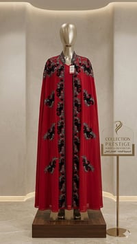 حيث يلتقي رقيّ الماضي بأناقة الحاضر 🏛️ تصاميم حصرية للفساتين والبشتات ...