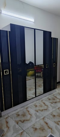 غرف ثنين نفس دزاين وحده شبابية وحده نفرين نضافه 99%سعر400الوحده بيه مج...
