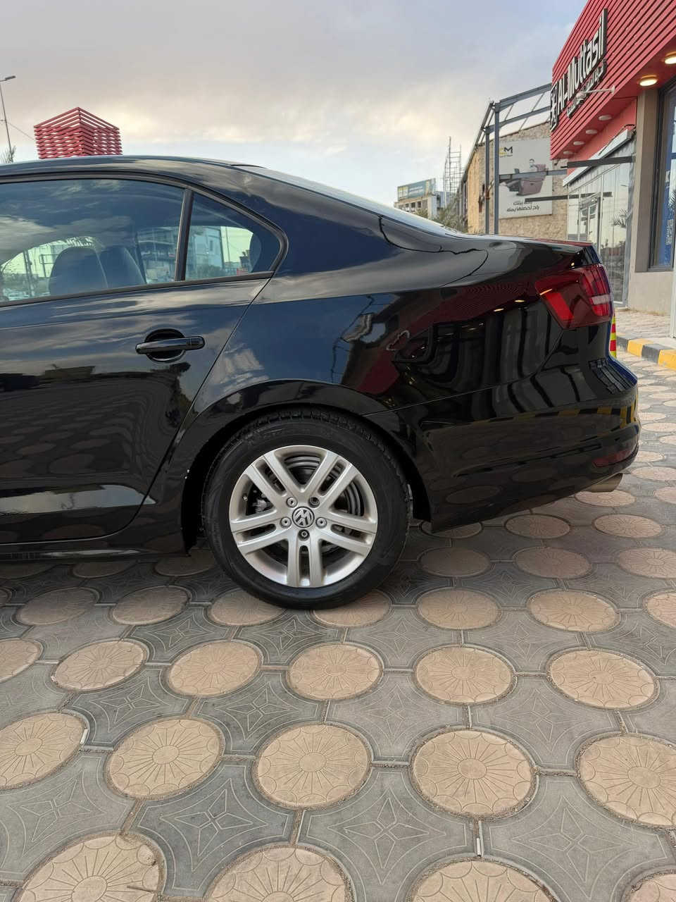 جيتا 2018 حادثها موضح بالمنشور بالعراق صبغت 3 قطع أثر شخوط بدون ضربه رقم بغداد مكينه 1400 تيربو ما عايزه شي ابد نظيفه وحلوه مكانها بالنجف 
السعر 105$ وبيها مجال 
للاستفسار ***********4
