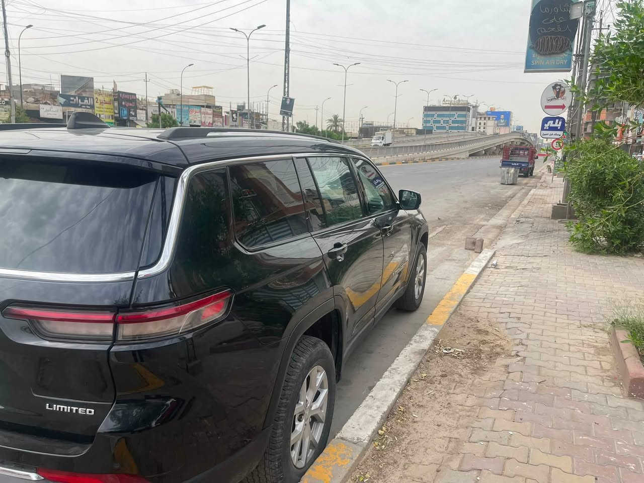 جيب لمتدد سبعه راكب كشنات منفصله VIP حادثها سطحي بيبان جهة اليمنى وتم استبدال الباب بأخرى تفصيخ نفس اللون البجم كبس شركه رقم بغداد باسمي العنوان بغداد شارع ١٤ رمضان الاتصال بالرقم ***********
