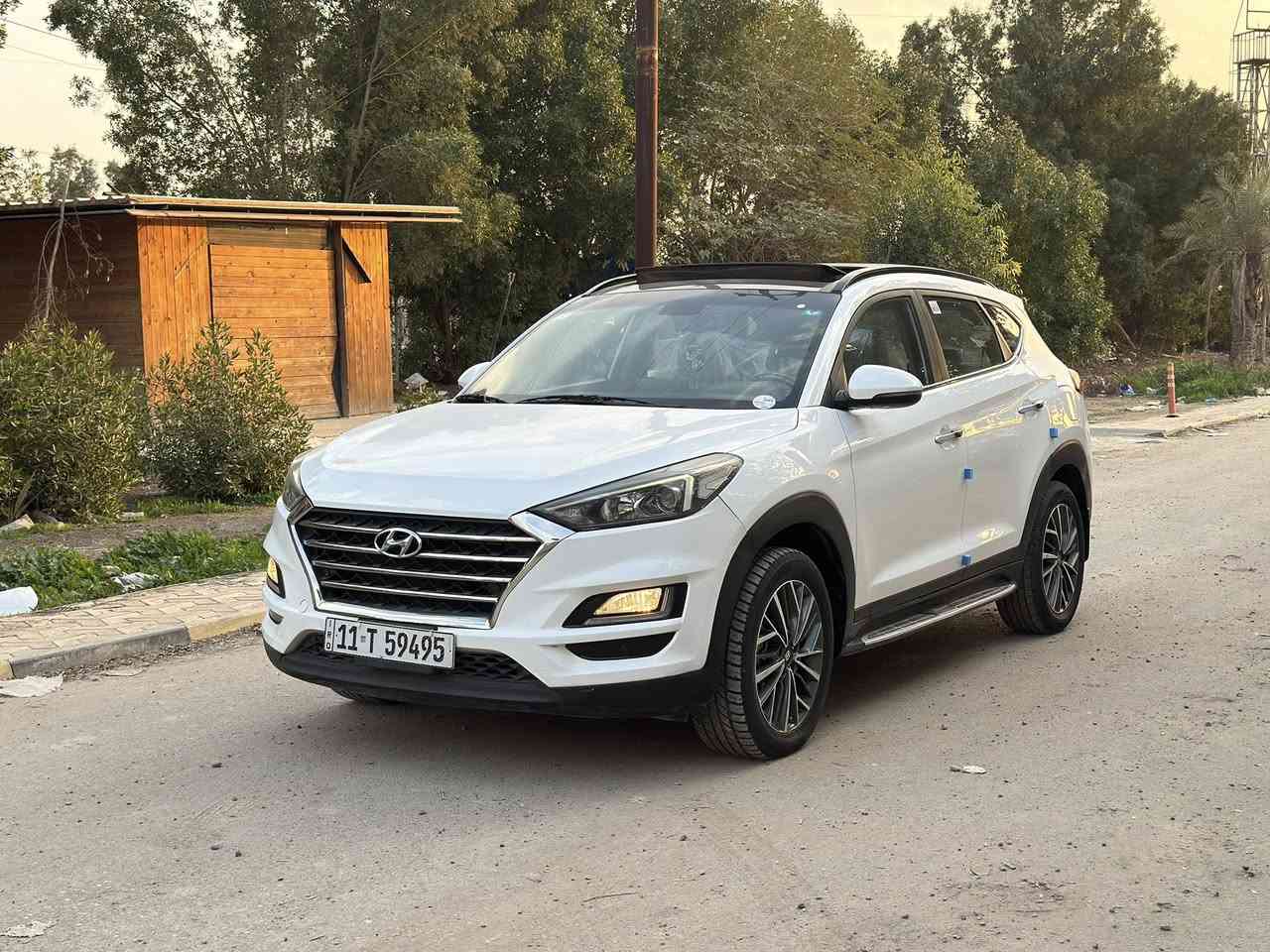 سلام عليكم توسان موديل 2019 خليجي كاصد فول مواصفات 
بانو راما
بصمه 
جلد
كشنات كهرباء
مري شفط
اشاير بل مري 
شحن واير ليس تليفون
لد امامي
داخل صاج
حساس امامي 
حساس خلفي
كامره شاشه جبيره
ماشيه 100 
فول تحكمات بعد بيها مواصفات اكثر 
السياره مكفوله كفاله عامه مكاني بغداد الشرطه الرابعه هاتف *********** السعر 200 مع مجال بسيط
