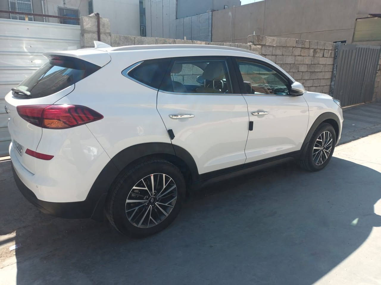 سلام عليكم اخواني للبيع هونداي توكسان موديل 2019 فول مواصفات عدا سلايت مكاني كركوك للاستفسار *********** مكفولة من كير ومحرك ولا صبغ ولا حالوب ولا تبديل بيها بارد باب السائق اصلا وبارد جاملغ خلفي شرط فحص انطيها مرقم لوحه سنويه تنتهي 2028 باسمي شرط تحويل والغرامة ان وجد سياره وارد خليجي الكوري الأصلي هند بريك بلرجل عداد المسافه 85 الف كركوك, العراق
