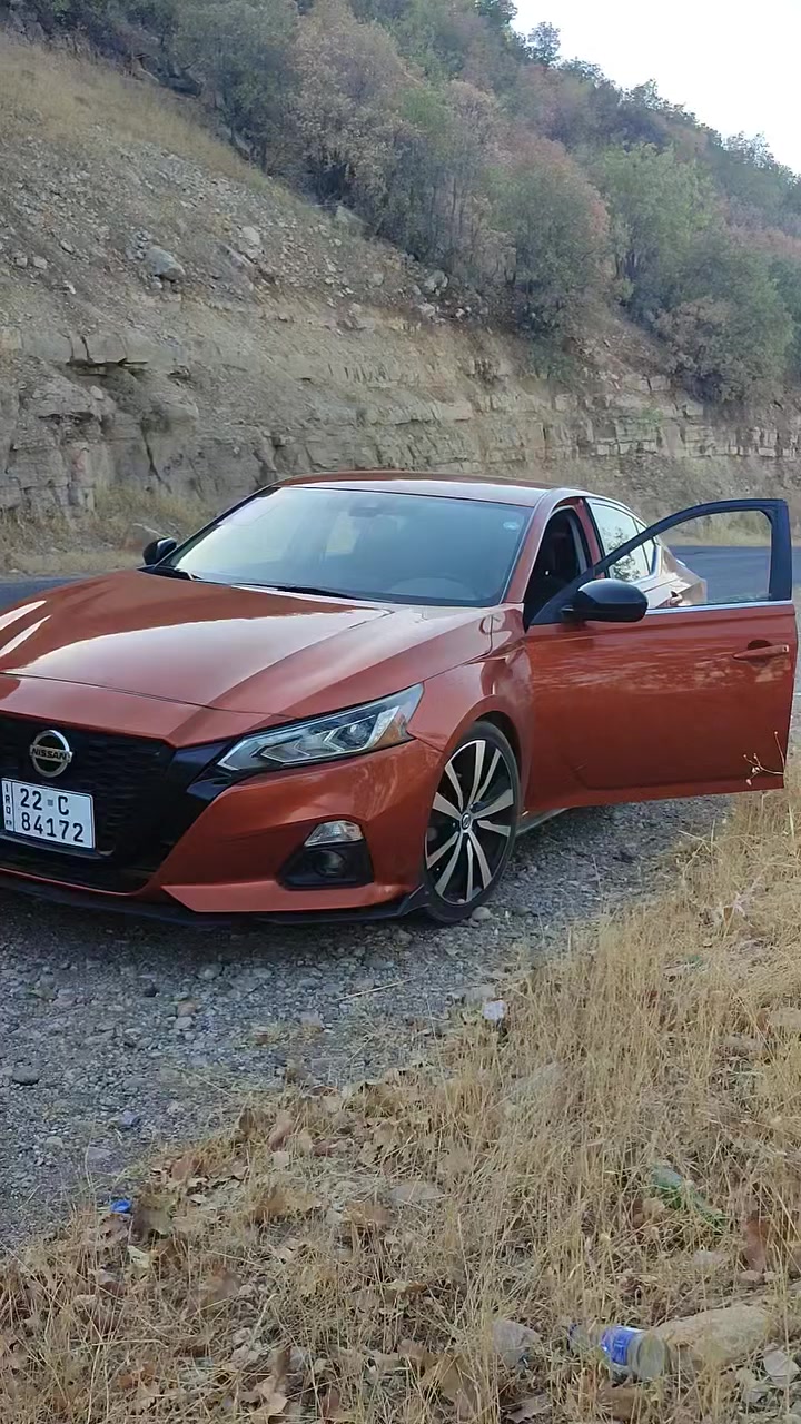 نيسان التيما اللون مشمشي بدون ايرباك حادثه  موديل 21 يرهم مراوس على فورد مافريك ***********
