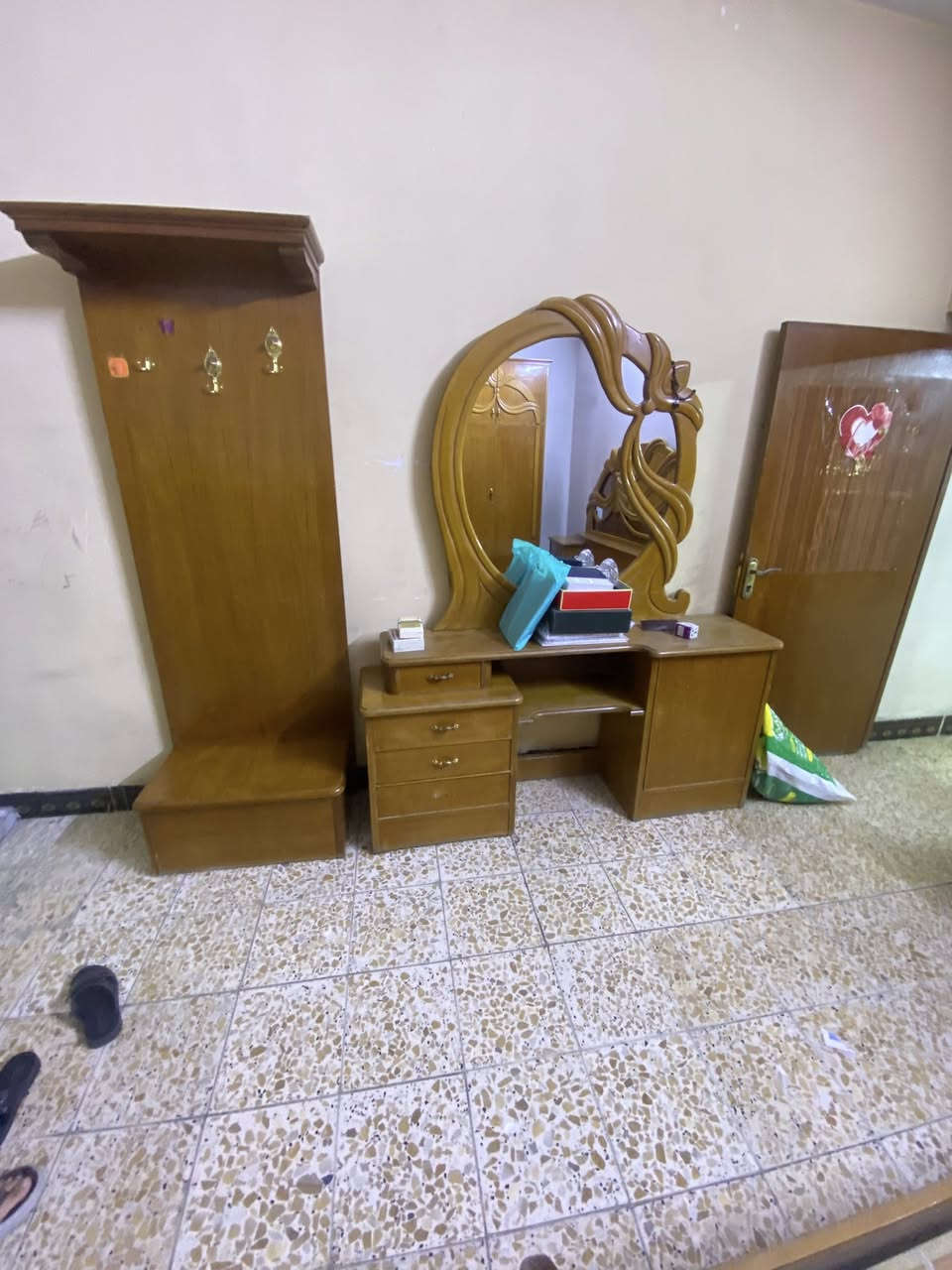 غرفة نوم خارج داخل صاج
بغداد الدوره 
300 الف قفل 
***********

