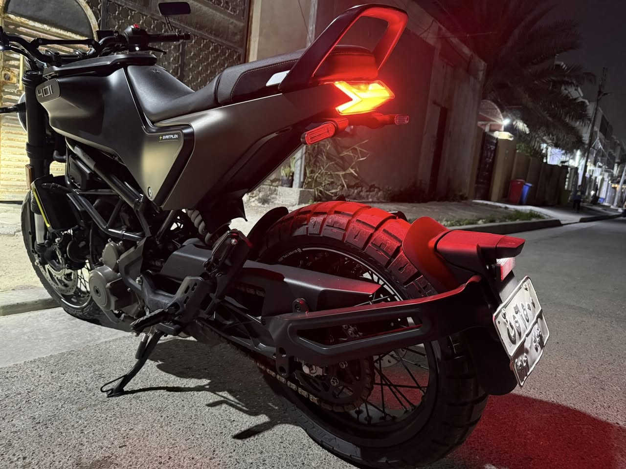 HUSQVARNA 401 رقم بغداد
الدراجة زيرووو ماشية 2,800 فقط 
جديدة بحالة الوكالة شخط واحد مابيها 
وماكو اختها بهل سعر 35 ورقة
واليعرف سعر الجديد مالتها راح يعرف اني اريد ابيع وسعرها بسعر دراجة عادية
ملحقات كاملة عدة ومفاتيح عدد 2 
رقمي ***********
ومكاني شعب شارع عدن 
الشراي يتصل وما اقصر ويا
