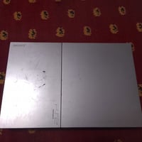 عندي بلي 2 سلم جديد ياباني كامل ملحقاته من فيشه وخزان 2 وفلاش بي 70او7...