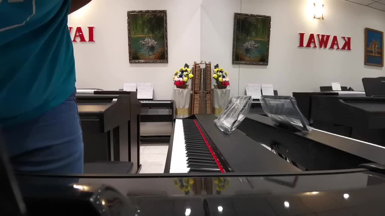 IP-8880-B للبيع ***********
السعر المطلوب 750 وبي مجال 
اهم المواصفات. 
1- 88 مفتاح همر تاج ثقيل كما في البيانو الوتري. 
2- بدل يتحكم بصدى الصوت أثناء العزف. 
3- 128 صوت من غير صوت البيانو. 
4- ايقاعات غربيه. 
لونه اسود خشب متين مع خط احمر فوق المفاتيح 
مع ٣ بدلات رجل
الصوت يجنن صوت بيانو صافي وبالحقيقة اجمل من الفيديو الصوت
