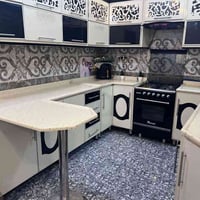 الكاونتر 650والتخم 300وميز الطعام 150والفاترينات 2 150 والزحليكة 30وعن...