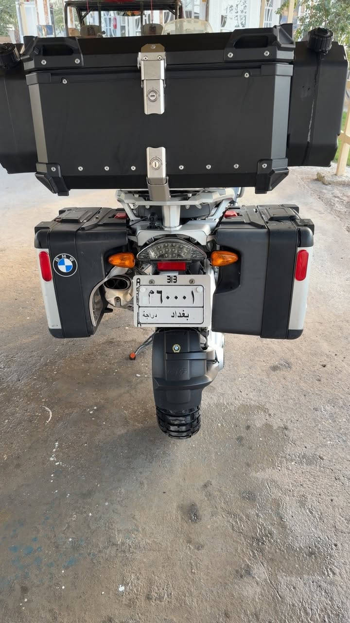 السلام عليكم bmw 1200مسجله ٢٠٠٦ بس هسه ٢٠١٢ ماشيه ٤٥ جديده الدارجه شخط مابيها دهن كله من الوكاله رقم بغداد ب اسمي شاشات جنط تانكين مال بانزين جازه كلشي مابيها نقص هذا رقمي ***********
