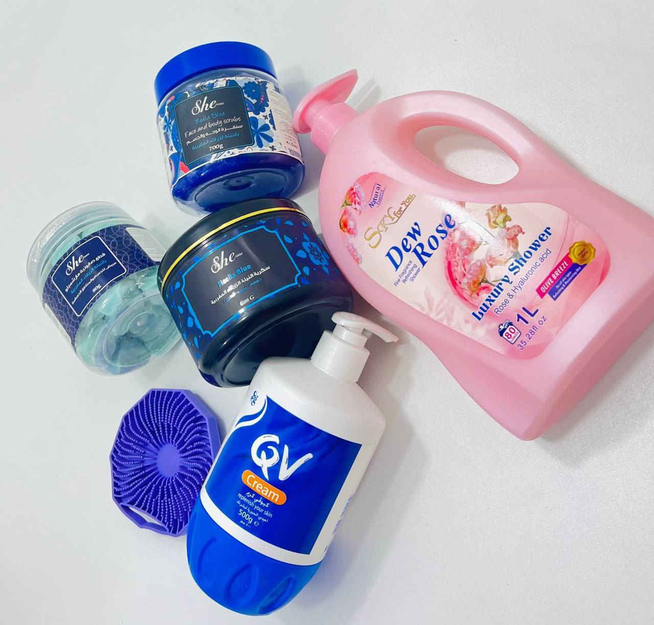 تردين جسمج صافي ولونة متوحد 🪞🧴
بدون تصبغات أو جلد ميت او جلد وزة؟؟ 🌷🚿 شوفي هذا الروتين بالنيلة الي يموت :
التقشير (أثناء الاستحمام): استخدمي سكرية النيلة للجسم وسنفرة She One للوجه (مرتين أسبوعياً) لإزالة الجلد الميت
وتقليل التصبغات بلجسم. 
التنظيف: اغسلي جسمك بـ شاور جل Dew Rose باستخدام ليفة السيليكون، واستخدمي صابونية المارشميلو للمناطق الحساسة لتوحيد لون البشرة وتعطير 🫰🏻
الترطيب (يومياً): بعد التجفيف مباشرة، ضعي كريم QV على كامل الجسم لضمان نعومة وتفتيح مستمر.
سعـر القديم 50 
سعر الجديد 33 فقط 
توصيل محافظات 6 
بغداد 4


**إذا كنت صاحب هذا الإعلان وتريد حذفه لأي سبب، رجاءا أرسل رسالة إلى الدعم الفني**