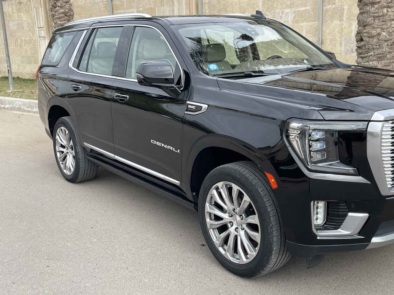 السلام عليكم 
جمسي دنالي مديل ٢٠٢٢ فول مواصفات
مكفوله من الصبغ والبارد والفتح
مكينه مفتوحه وبيه حالوب بسيط مو قوي 
مكان السياره بغداد الاعضميه 
رقم التلفون ***********
