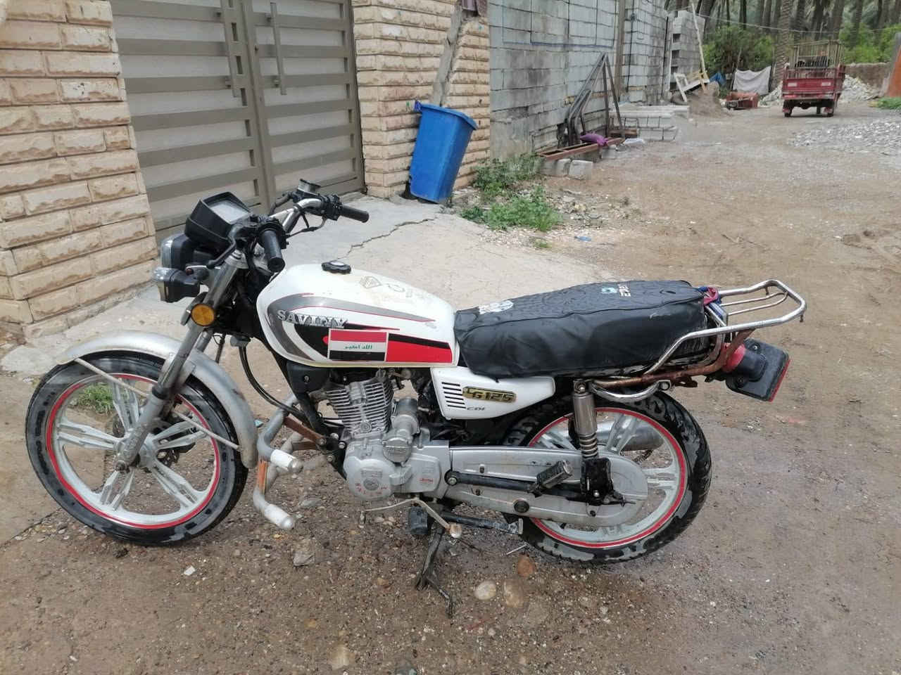 السلام عليكم سيفان ٢١ اوراق كامله ماطور جديد بس الجاملوغ الخلفي مكسو السعر ٤٠٠ وبي مجال الاتصال ***********
