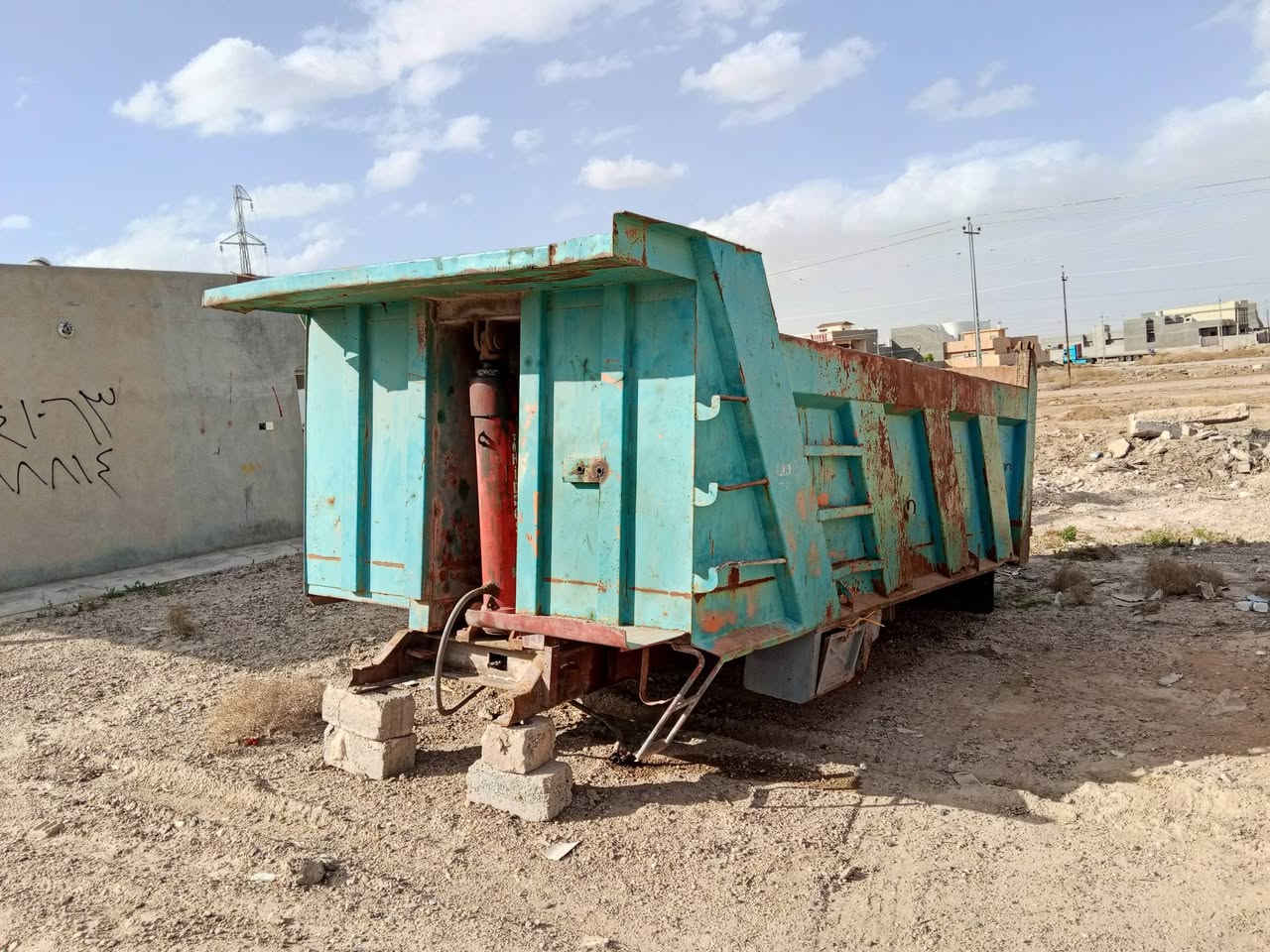 سلام وعليكم بديات عدد 2 الابيض اطول 4 لاازرك طول 5 وربع مكان الفلوجه للستفسار اتصل على رقم ***********
