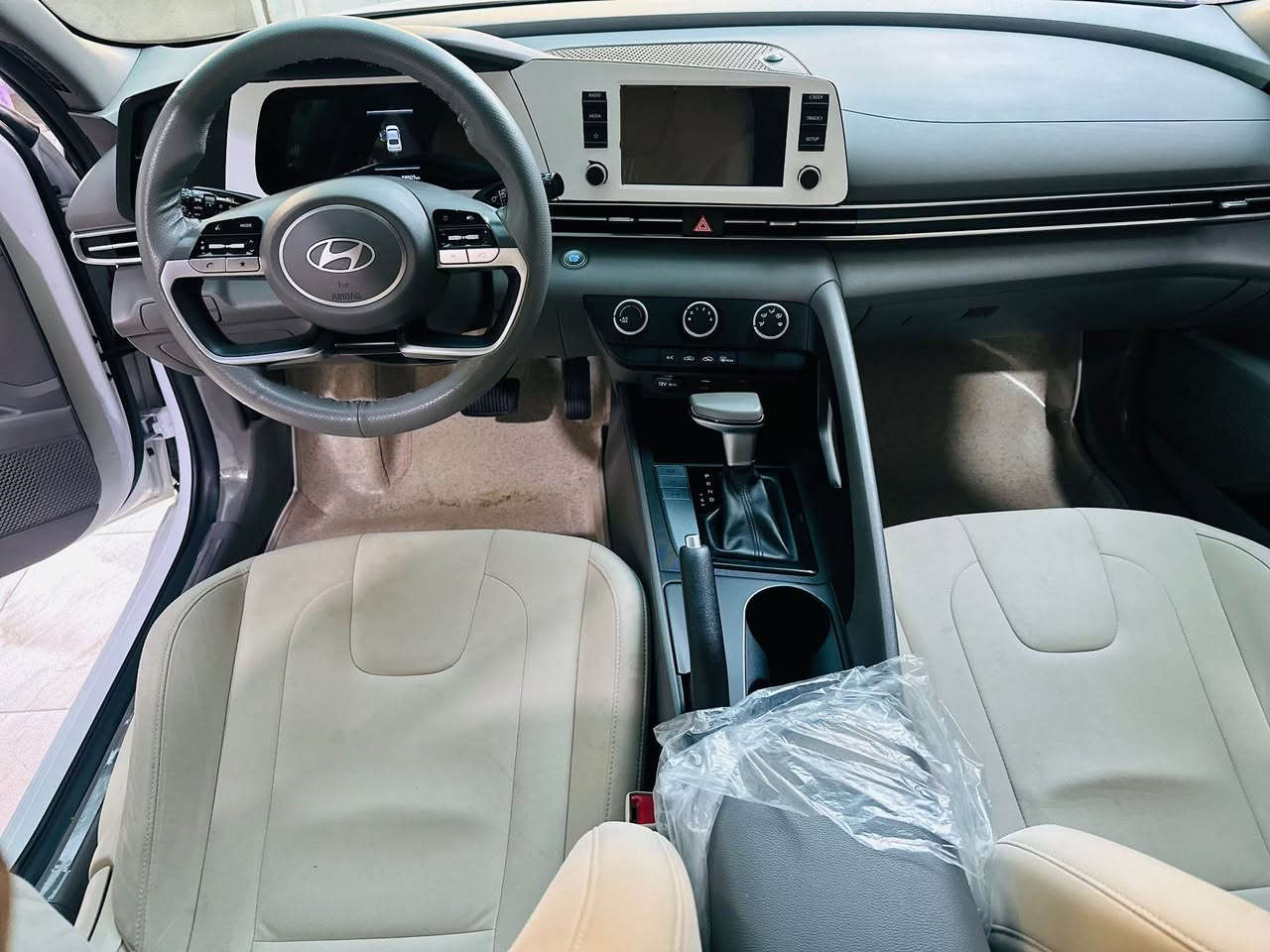 ELANTRA2024

النترا خليجي كوري اصل موديل2024 رقم بغداد تحويل مباشر سنويتها لسنة 2029 السيارة مكفولة من الضربة والتبديل بيها فقط صبغ شويه  بالدوسة الخلفية جهة الصدر  اثر شخوط فنصبغت للجمالية الباقي كفالة عامة محركها 2000دوش كفالة والكير ايضاً اربع وضعيات قيادة (⁠Normal⁠, ⁠Sport⁠, ⁠Smart⁠, ⁠Eco⁠) 

ماشيه 58الف كيلو متر  السيارة بصمة تشغيل عن بعد دخول ذكي مرايات كهربائية بصمة ابواب فتحة بالقمارة حساسات امامي وخلفي كامرة خلفية جنطة ذكية تنفتح عند الاقتراب لد نهاري امامي وخلفي شاحن لاسلكي منافذ تابسي امامي وخلفي تبريد قطعتين حساسات ظغط الاطارات ايرباك مانع انزلاق وعلى وضع الشركة  تخم تايرات جديد والسبير ايضا  وبيها بصمات عدد 2 والسيارة جاهزة 

مكان السيارة ناصرية مركز

 

السعر 173وبيها مجال للشراي

للاستفسار الاتصال على الرقم *********** متوفر واتساب ناصرية, ذي قار
