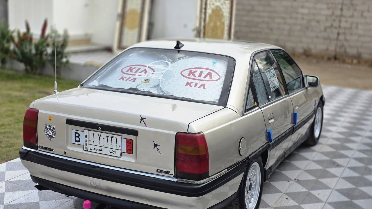 يالله اوبل #اوميكا للبيع موديل 92 محرك 2000 كير عادي رقم الانبار ألماني صبغ عام #جماليه #فقط #كفاله من الضربه والخويس تخم تاير تخم ويل #السعر35 وبيها مجال بصيط  فتحه سقف محرك كير صدر كهربائيات كلها شغاله مكاني رمادي للإستفسار ***********
