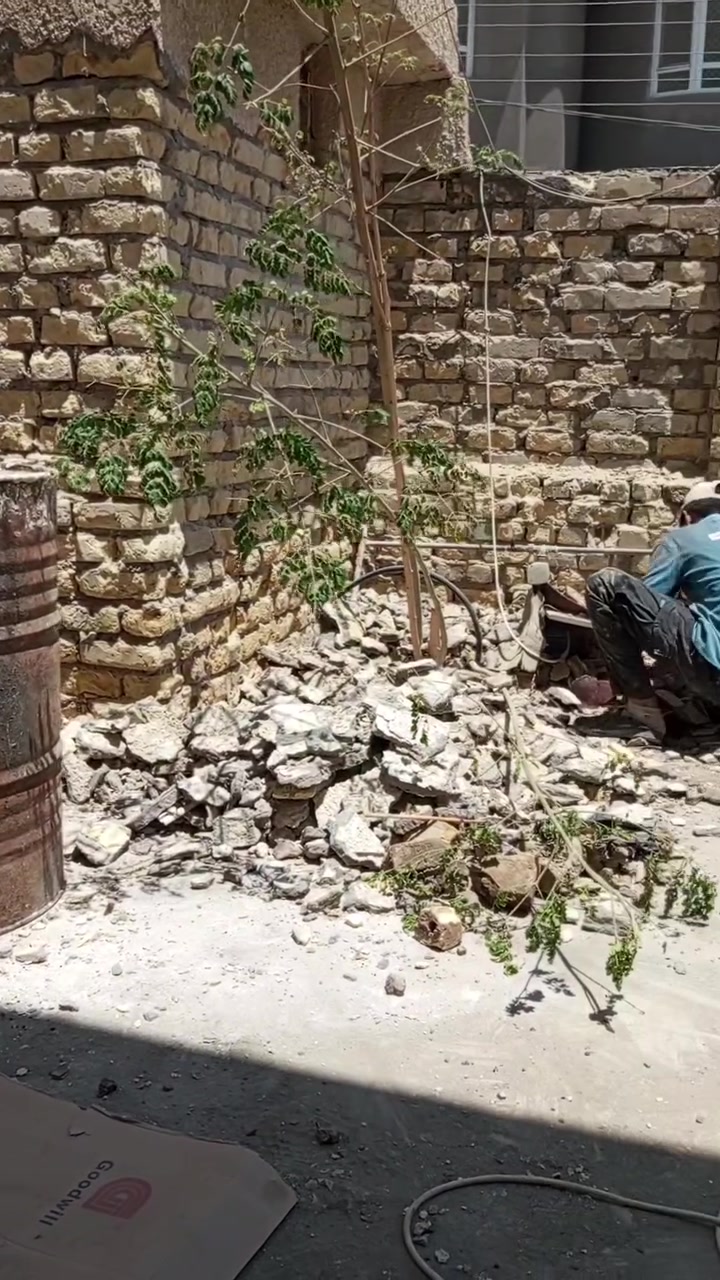 جزء من اعمالنه اليوم تكشير مستعدون الكافة الاعمال تفليش تكشير البيوت تدخيل وفرش سبيس وحدل وقلع ارضيات من الكاشي تزفيت الارباطات صب باتلو لنتن الاتصال على الرقم ***********
