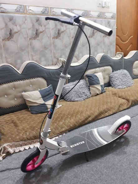 سكوتر نظيف جدا جدا استعمال قليل النوع الثقيل مع بريك  مع عتله وقوف السعر ٣٠  الكوفة شارع المطار الجديد قرب مجمع جوهرة العرب *********** النجف
