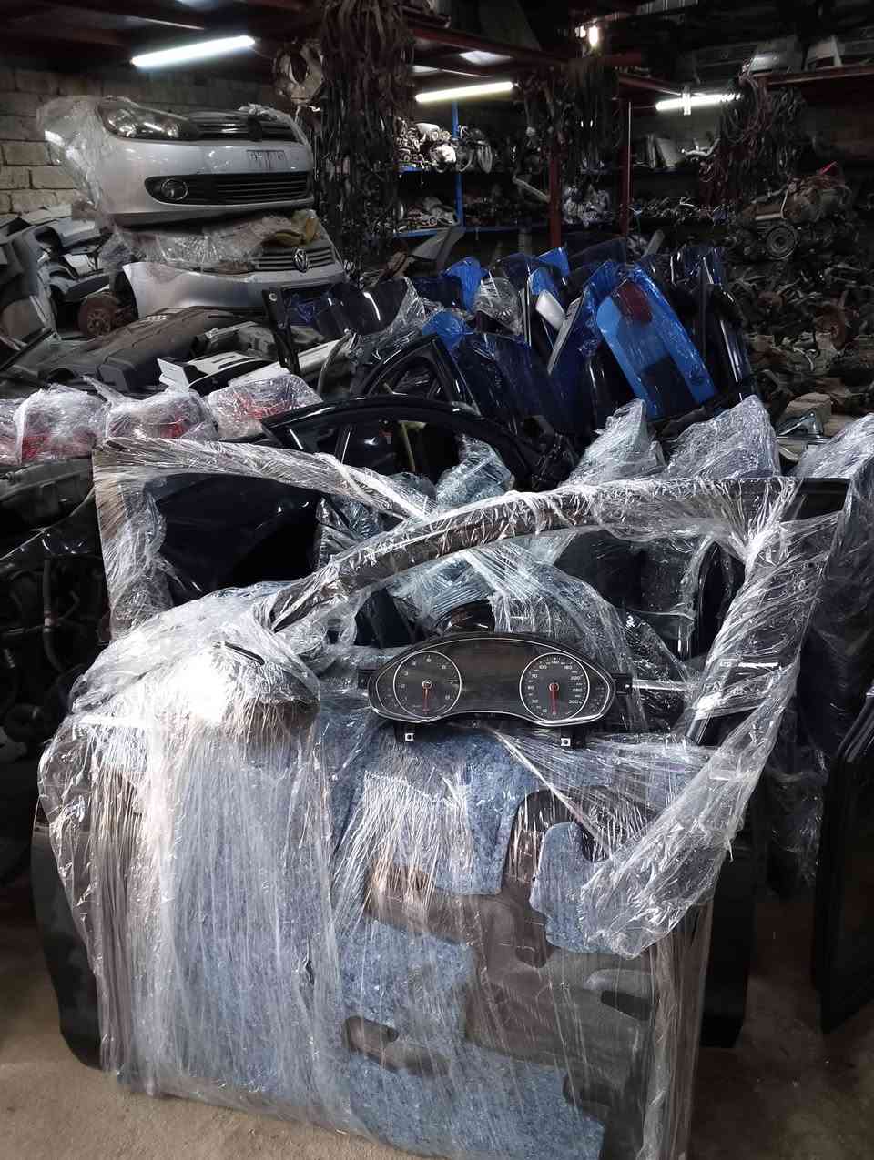 السلام عليكم من كراج المتوكل للبيع السيارات الالماني الحديث اودي جيتا باسات كولف تم  وصول بضاعة جديد اودي A6 2016 العنوان موصل مجمع اسود الرافدين للاتصال على الرقم التالي *********** ابو عبدالله
