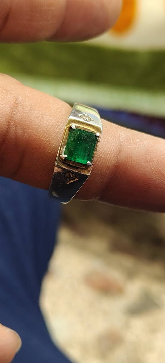 السلام عليكم ورحمة 
زمرد افغاني +الاماس صياغه إيطالي رديوم للبيع هاتف ***********
