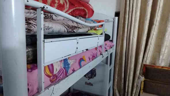 سرير طابقين مع الدواشك بسعر ٨٠ طالبيه ***********
