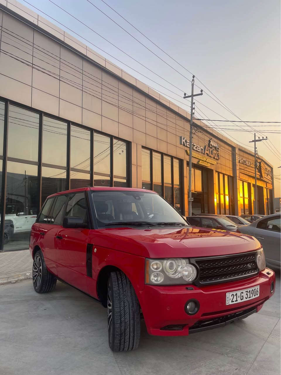 range rover 2009  vog 
فول فول مواسەفات 
مەکینە V8 سوپەر 
رەنگۆراوی دوبەی بی ناو بی دەعم و لیدراو 
گیر و مەکینە و دەبل ئەکسل بە شەرت 
فول فول مواسەفات   
قوفلی ٨٨ گەلایە 
***********  وەتسئەپ ڤایبەر 
لە سلیمانیم السليمانية, العراق
